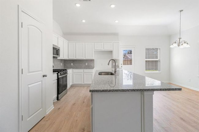 249 Edgewater Dr, House other with 4 bedrooms, 2 bathrooms and 2 parking in West Columbia TX | Image 12