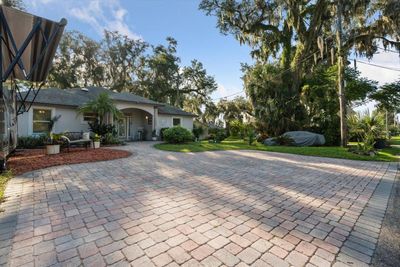 385 Coquina Avenue, House other with 5 bedrooms, 2 bathrooms and null parking in Ormond Beach FL | Image 2