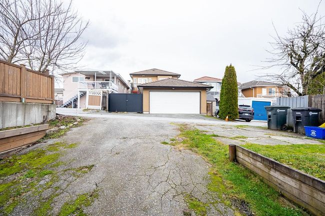 7646 Davies Street, House other with 4 bedrooms, 2 bathrooms and 3 parking in Burnaby BC | Image 32