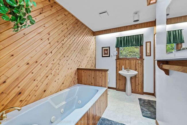 210 Thompson Rd, House other with 3 bedrooms, 2 bathrooms and 6 parking in Keene ON | Image 21