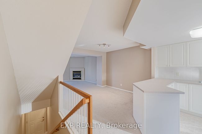 254 Cresthaven Dr, Condo with 2 bedrooms, 3 bathrooms and 1 parking in Ottawa ON | Image 8