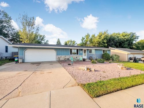 501 E 15th St, Dell Rapids, SD, 57022-1009 | Card Image