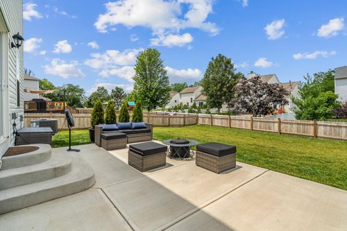 284 Shady Hollow Dr, Commercial Point, OH, 43116-6514 | Card Image