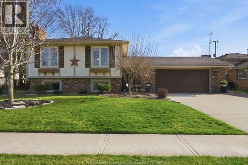 310 Maple Ave, LaSalle, ON, N9J1P2 | Card Image