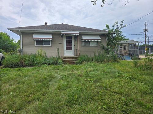 3843 Bosworth Road, Cleveland, OH, 44111 | Card Image