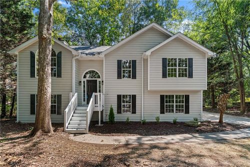 105 Creek View Dr, Hoschton, GA, 30548-3077 | Card Image