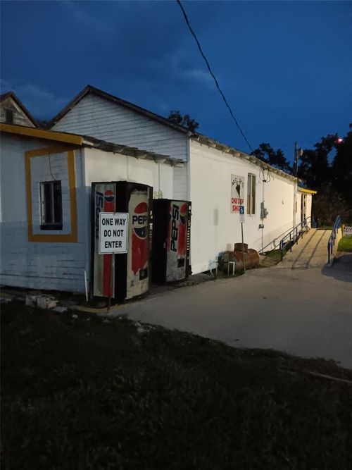 403 Mcgee St Ne, Live Oak, FL, 32064-2461 | Card Image