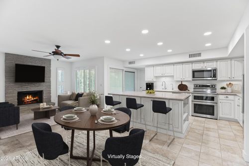 8084 E Del Laton Dr, Scottsdale, AZ, 85258-2340 | Card Image