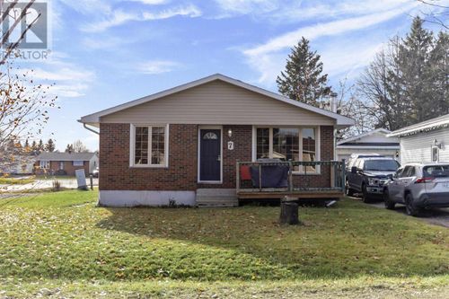 7 Chicora Cres, Sault Ste. Marie, ON, P6A5T1 | Card Image