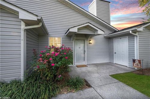 3904 Westridge Meadow Cir, Clemmons, NC, 27012-8609 | Card Image