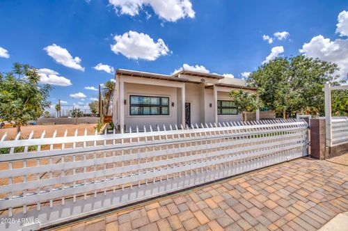 9005 S Calle Sahuaro, Guadalupe, AZ, 85283-1064 | Card Image