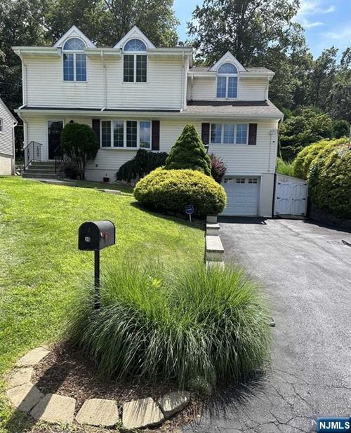 16 Manito Ave, Oakland, NJ, 07436-3017 | Card Image