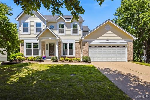 176 Brighthurst Dr, Chesterfield, MO, 63005-1657 | Card Image