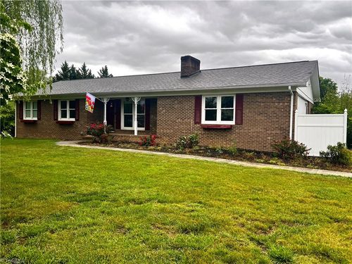 417 Fulton Ave, Mount Airy, NC, 27030-2423 | Card Image