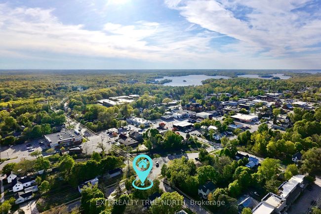 211 Bishop St, Home with 5 bedrooms, 4 bathrooms and 6 parking in Gravenhurst ON | Image 4