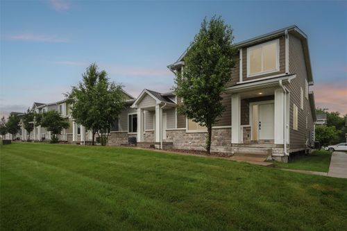 515 10th St, Waukee, IA, 50263-6608 | Card Image