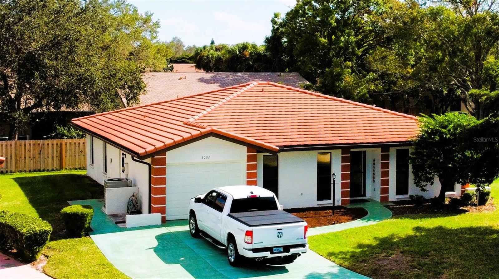 Vivienda Dr, Bradenton, FL 34207