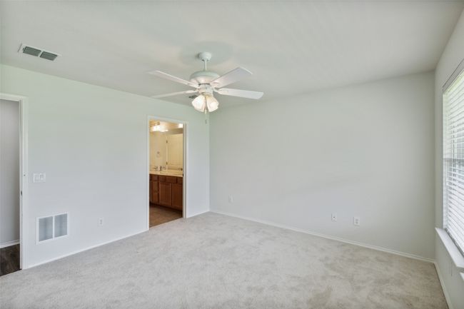 Primary suite with new carpet | Image 20
