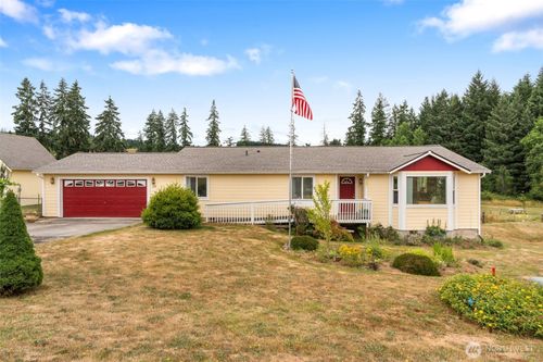 135 Quary Ln, Winlock, WA, 98596-9784 | Card Image
