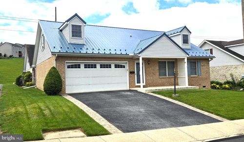 610 W 3rd St, WAYNESBORO, PA, 17268-2905 | Card Image