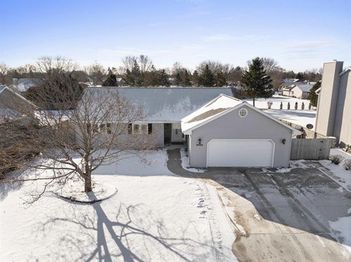 3033 W Hiawatha Drive, GRAND CHUTE, WI, 54914 | Card Image