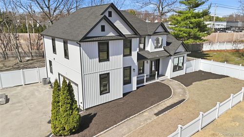 112 S Hillside Ave, Nesconset, NY, 11767-1527 | Card Image