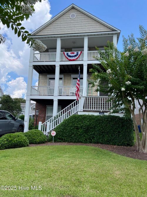 2208 Evans St, Morehead City, NC, 28557-3935 | Card Image