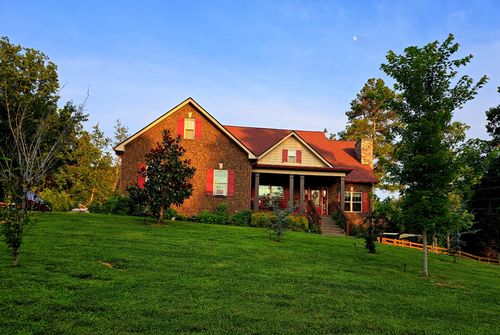 104 Yates Dr, Bon Aqua, TN, 37025-1582 | Card Image