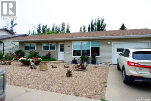 704 Leeville Dr, Assiniboia, SK, S0H0B0 | Card Image