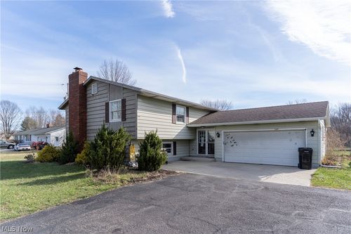 2765 Mcmackin Rd, Madison, OH, 44057-2328 | Card Image