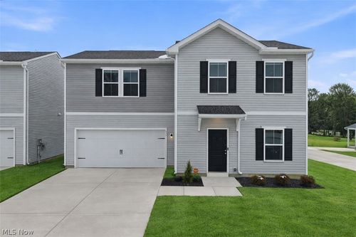 677 Crossings Ln, Akron, OH, 44320-3028 | Card Image
