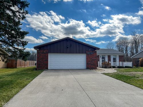 585 Cedar Ln, Batesville, IN, 47006-1307 | Card Image