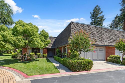 2812 W Kensington Ln, Fresno, CA, 93711-1157 | Card Image