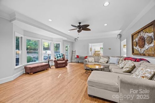 5 Silverstone Dr, Asheville, NC, 28805-1163 | Card Image