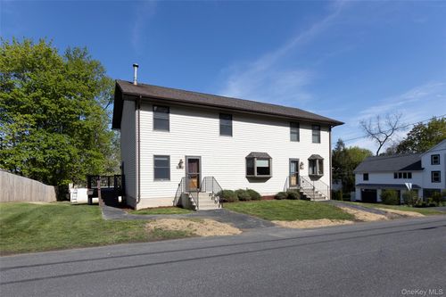 45 Orange St, Marlboro, NY, 12542-6143 | Card Image