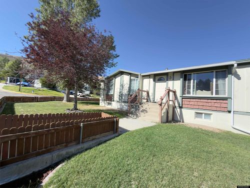 2525 Colorado Dr, Green River, WY, 82935-6122 | Card Image