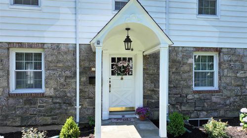 32 Biltmore Ave, Yonkers, NY, 10710-3104 | Card Image