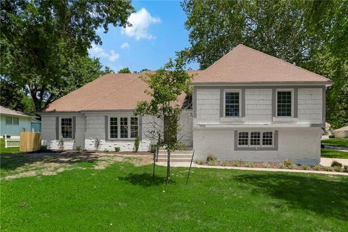 9209 Roe Ave, Prairie Village, KS, 66207-2601 | Card Image