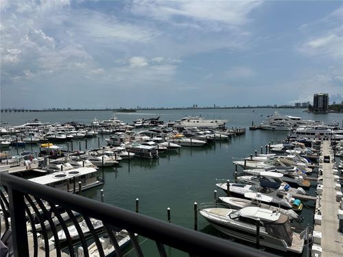 apt-515-555 Ne 15th St, MIAMI, FL, 33132-1428 | Card Image
