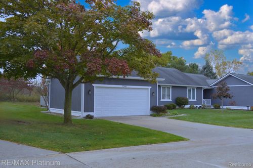 7244 Northfield Cir, Flushing, MI, 48433-9427 | Card Image