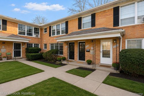 2-3206 Shenandoah Dr, Royal Oak, MI, 48073-3066 | Card Image