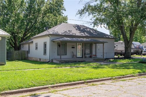 532 E 2nd Ave, Garnett, KS, 66032-1210 | Card Image