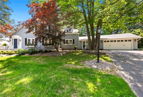 81 W Genesee St, Skaneateles, NY, 13152-1019 | Card Image