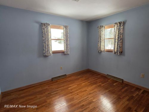 324 Andres St, Chesaning, MI, 48616-1606 | Card Image