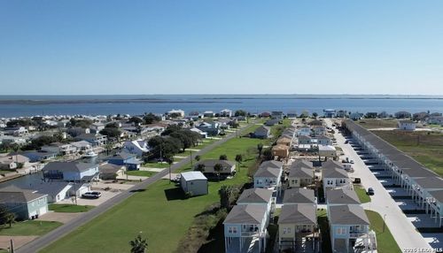 107 Wakatobi Dr, Rockport, TX, 78382-3782 | Card Image