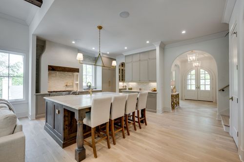 811 Neartop Dr, Nashville, TN, 37205-1317 | Card Image