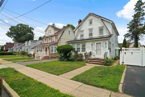 109 Leverich St, Hempstead, NY, 11550-5131 | Card Image