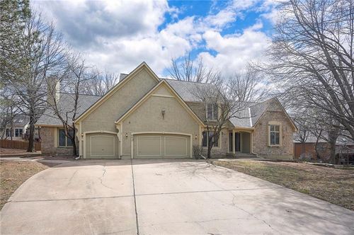 4417 W 130th St, Leawood, KS, 66209-2357 | Card Image