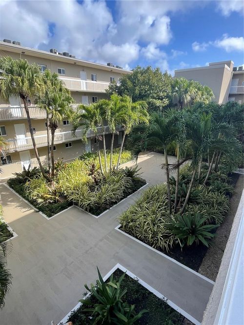 i-216-7815 Camino Real, Miami, FL, 33143-6882 | Card Image