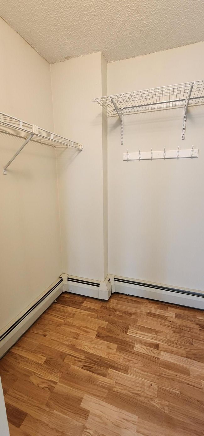 Walk-in closet | Image 18